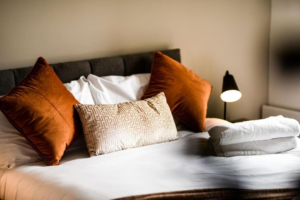 Modern 2 Bedroom Apartment - City Centre - Parking แมนเชสเตอร์ ภายนอก รูปภาพ