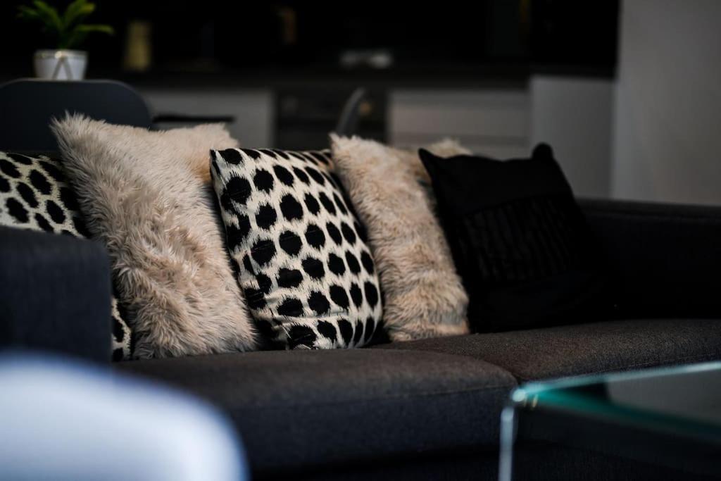 Modern 2 Bedroom Apartment - City Centre - Parking แมนเชสเตอร์ ภายนอก รูปภาพ