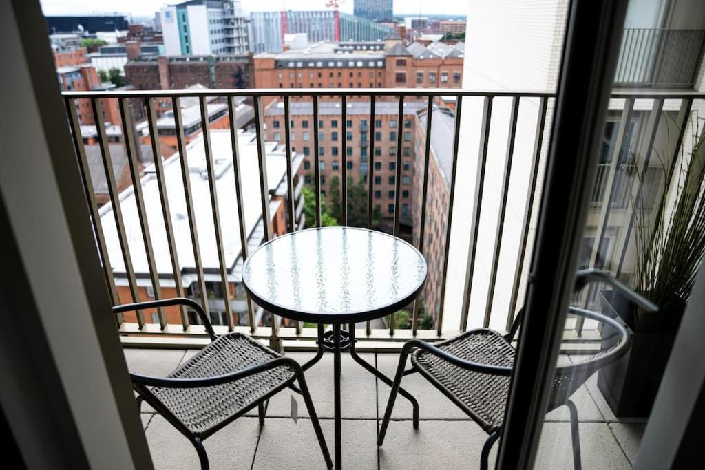 Modern 2 Bedroom Apartment - City Centre - Parking แมนเชสเตอร์ ภายนอก รูปภาพ