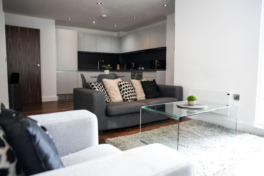 Modern 2 Bedroom Apartment - City Centre - Parking แมนเชสเตอร์ ภายนอก รูปภาพ